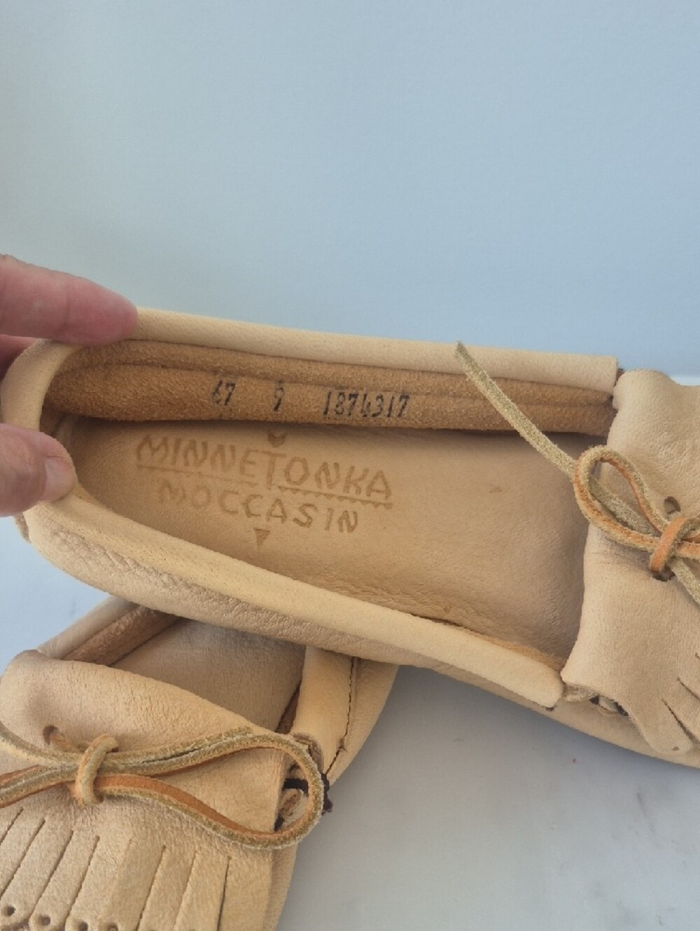 Minnetonka Tan Kilty Fringe Leather Moccasins - Picture 2 of 6